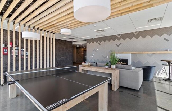 Photo - Improved Price!!!! Bustling Location! Mode... Unidad 311