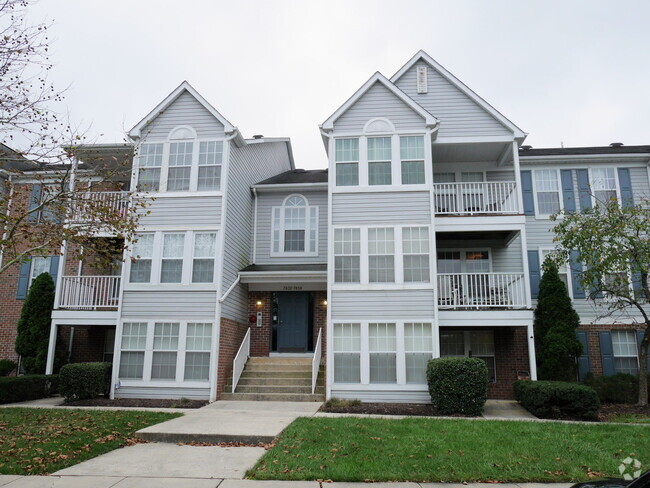 Building Photo - 2 Bedroom Condominium Located in Stonegate...