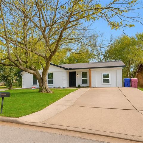 Building Photo - 219 Lynn St