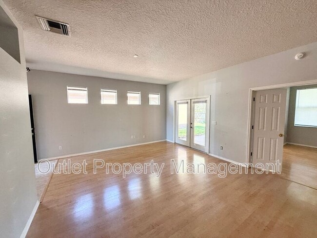Photo - 112 Peregrine Ct