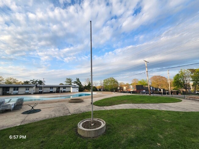 Photo - 10439 Briarbend Dr Unit 4