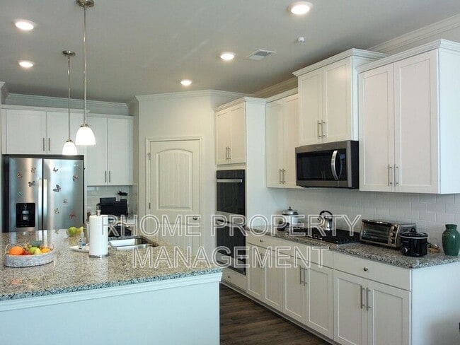 Photo - 9926 Stretford Rd