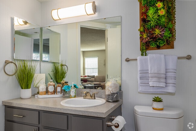 Opal 1BD 1BA - Bathroom