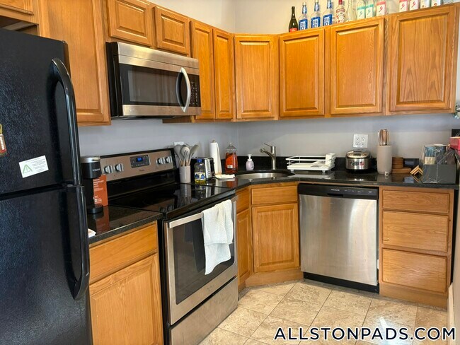 Photo - 1056 Commonwealth Ave Unidad 44