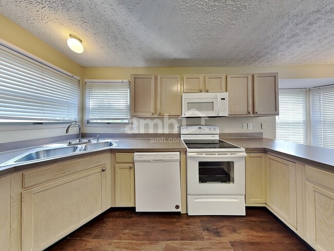 Photo - 5563 Crenton Dr