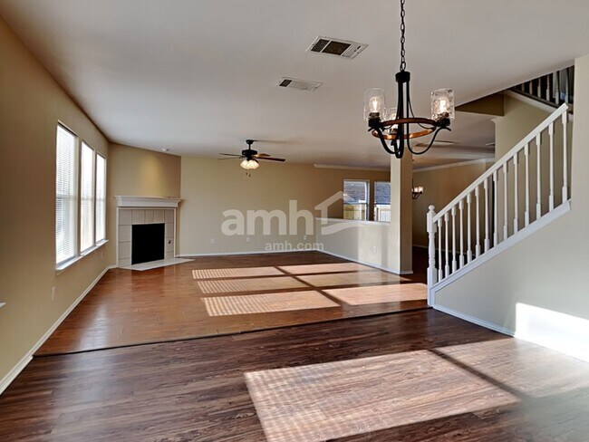 Photo - 421 Hackberry Dr House