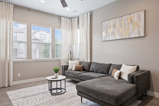 Photo - 1913 E Rosemary Dr Unidad ID1244336P