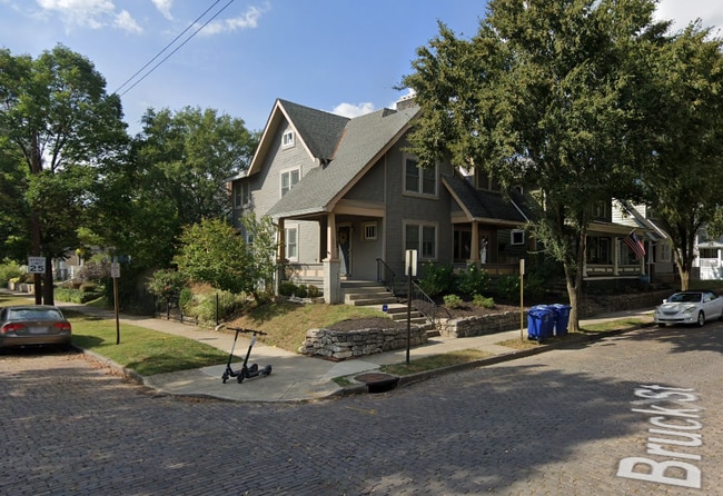 Building Photo - 1241 Bruck St Unit 1239