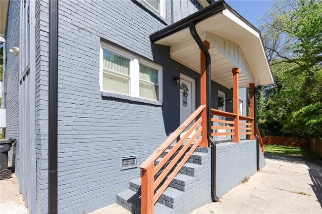 Building Photo - 1809 Vesta Ave