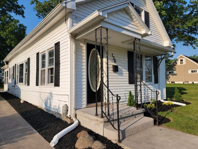 Photo - 136 E Edwards St