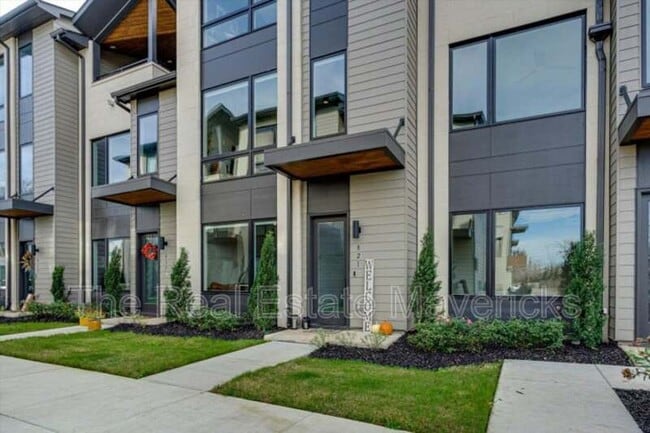 Photo - 821 Burnside Pl