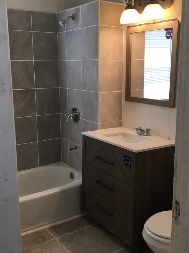 Bathroom - 117 Enfield St (Hartford, CT)