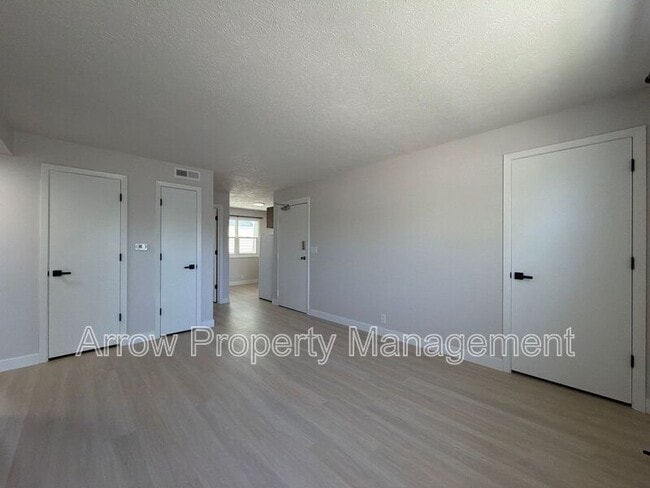 Building Photo - 3609 N 60th St Unit 7