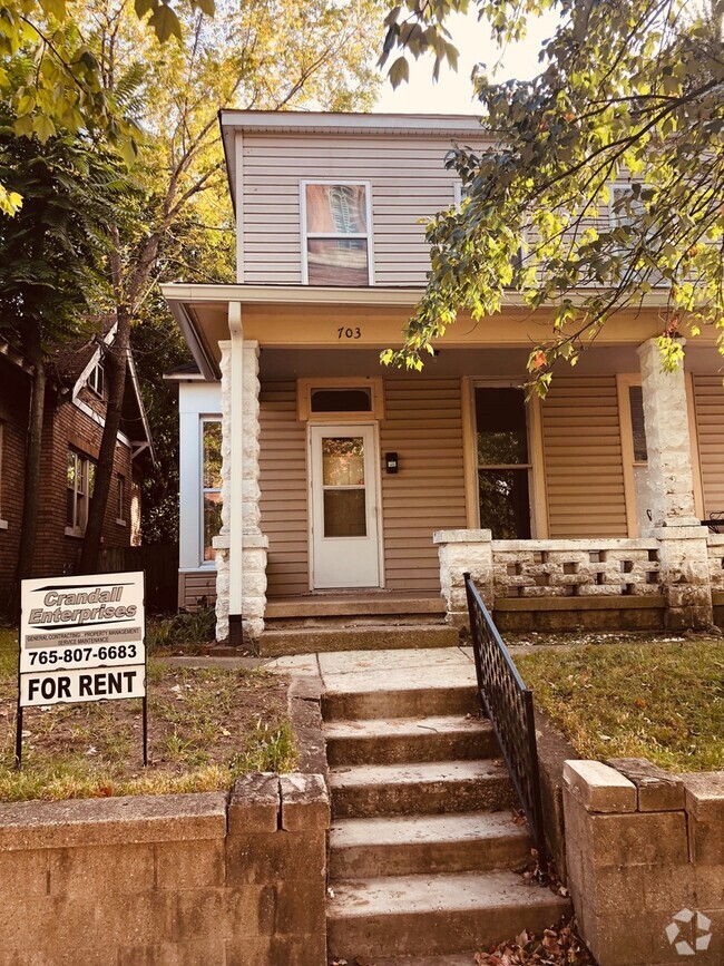 Building Photo - Beautiful Townhouse Unit 703 North St