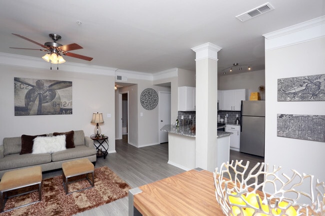 2BR,2BA-1030sft