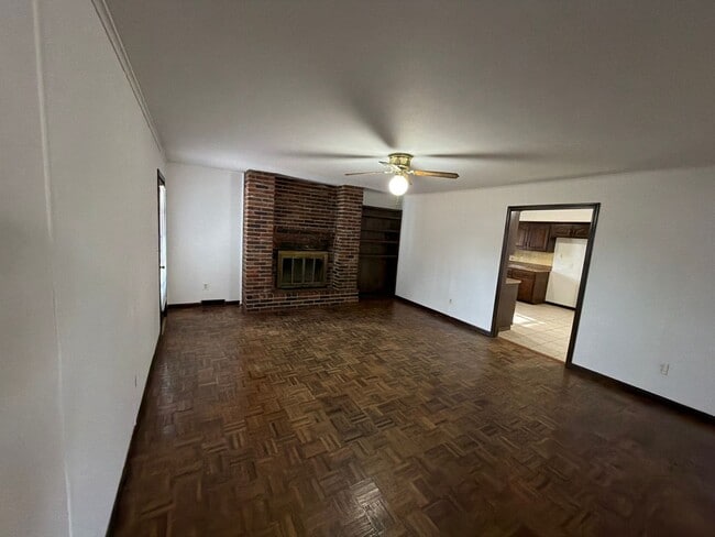 Photo - WOW! Look at this property ! You cant beat this price!