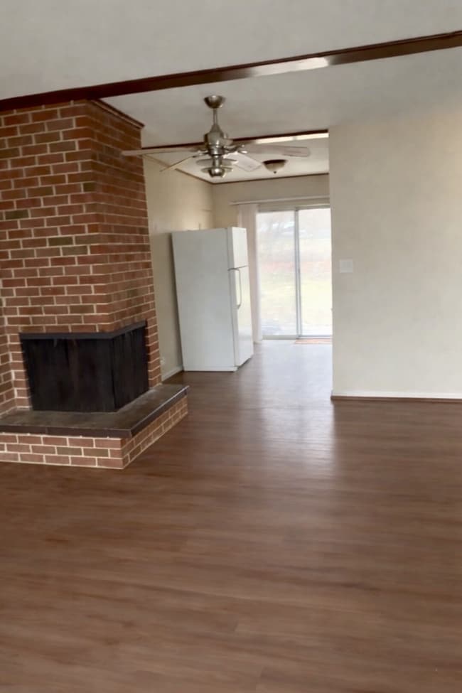 Photo - 9311 E 9th St S