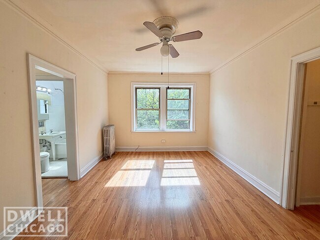 Building Photo - 2530 N Sawyer Ave Unit 1