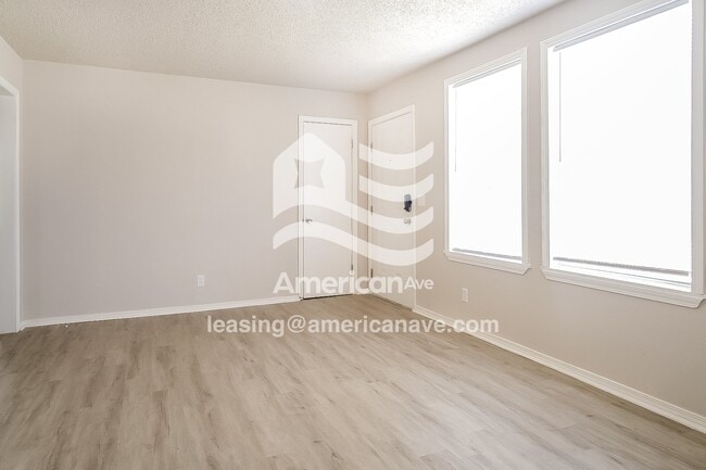 Photo - 147 W 49th Pl N