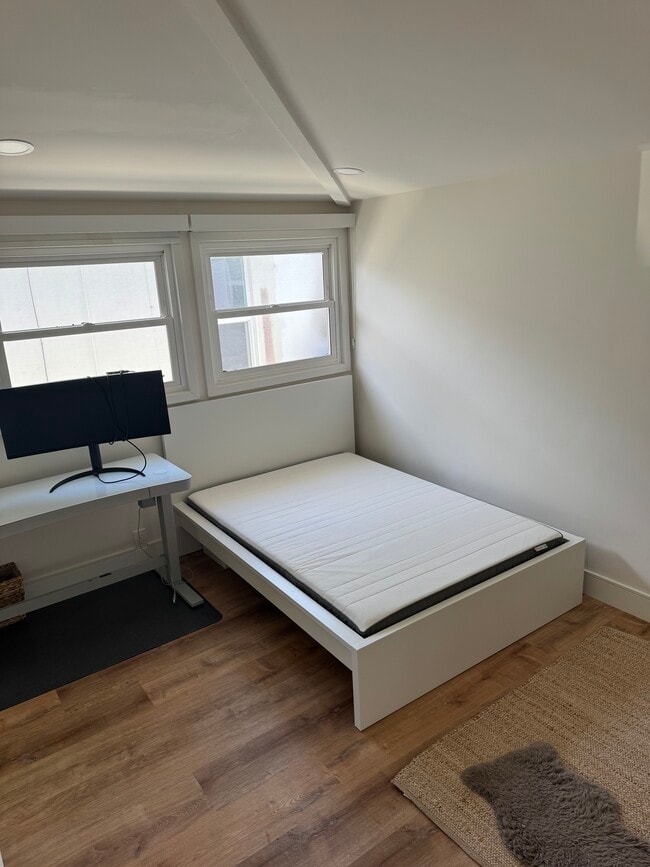 Photo - 511 Poinsettia Ave