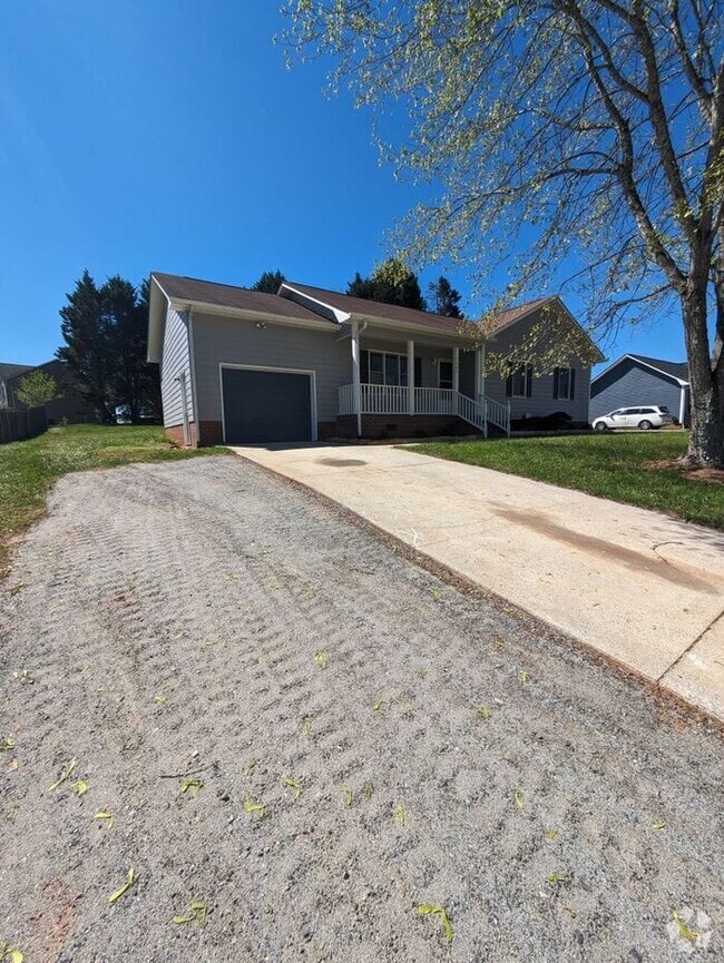 Building Photo - 3BD/2BA Single Family Home in Conover, NC!