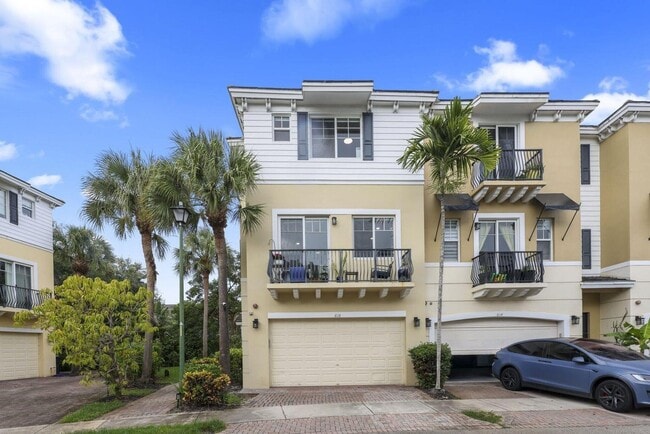 Photo - 616 NW 38th Cir