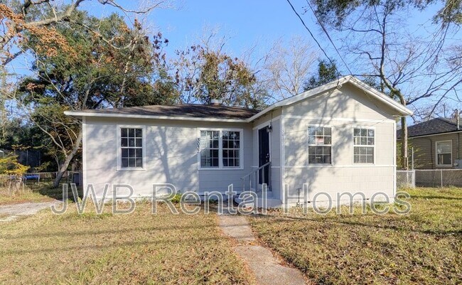 Photo - 3037 Imperial St