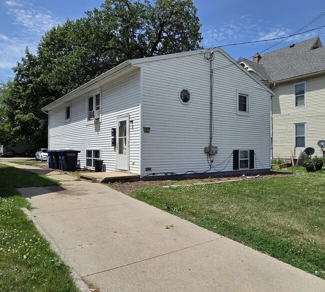 Building Photo - 1007 Jackson St Unit Lower