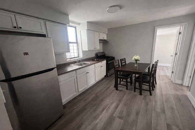 Building Photo - 648 E 224th St Unit 2