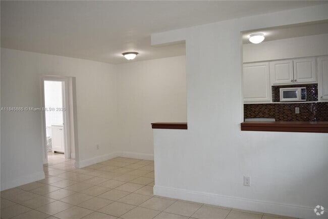 Building Photo - 16851 NE 21st Ave Unit 17 Rental