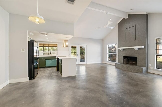 Photo - 2025 Monarch Dr Townhome
