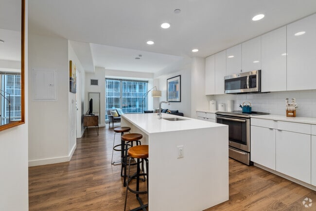 1BR, 1BA - 695SF