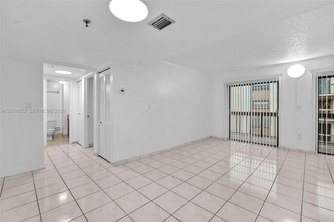 Photo - 5249 NW 7th St Unidad 416