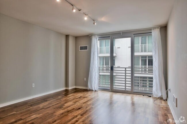 Building Photo - 555 4th St Rental