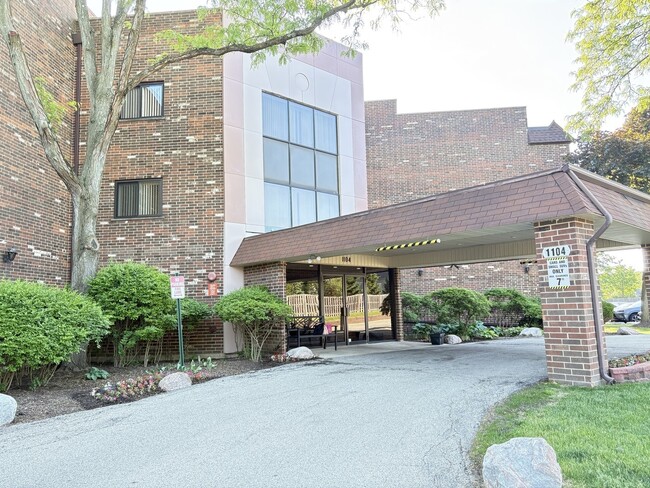 Building Photo - 1104 Castilian Ct Unit 109