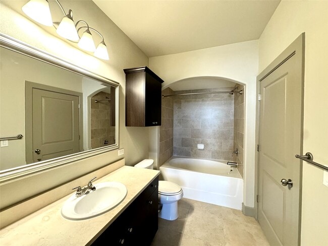 Building Photo - 1340 W Gray St Unit 448