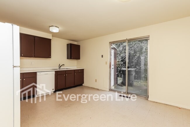 Photo - 7989 Mt Hood