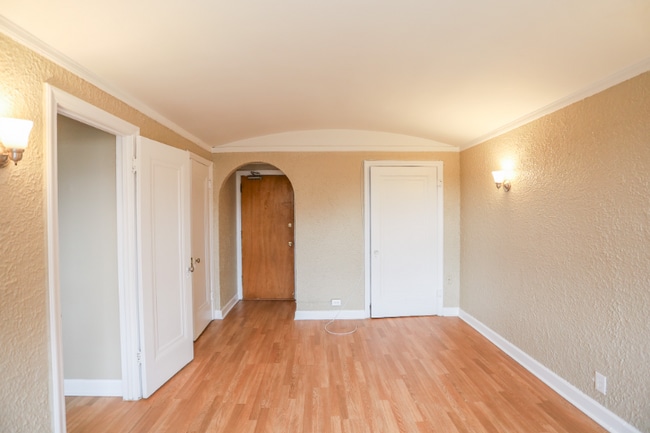 Building Photo - 1061 W Rosemont Ave Rental