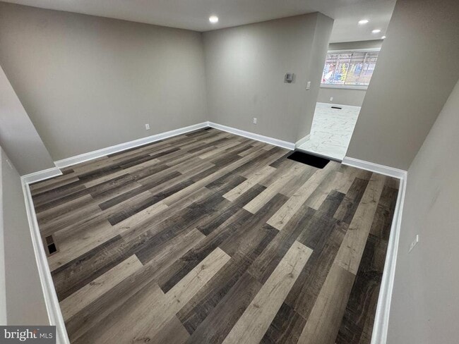 Photo - 8050 Lansdale Rd