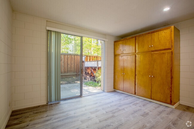1BR, 1BA - 556SF