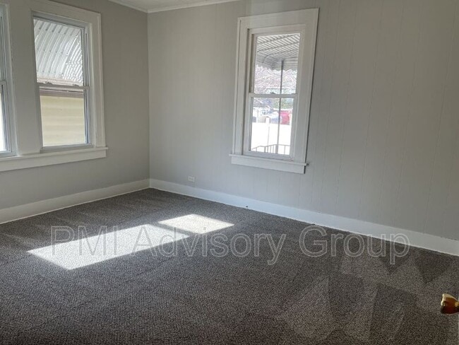 Photo - 721 SW Park Ln