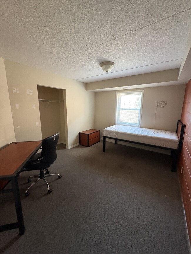 Building Photo - 261-261 Lester St Unit 2