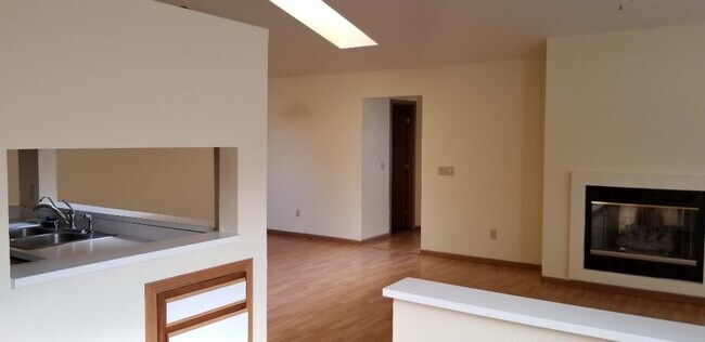 Photo - 716 Hilltop Ln