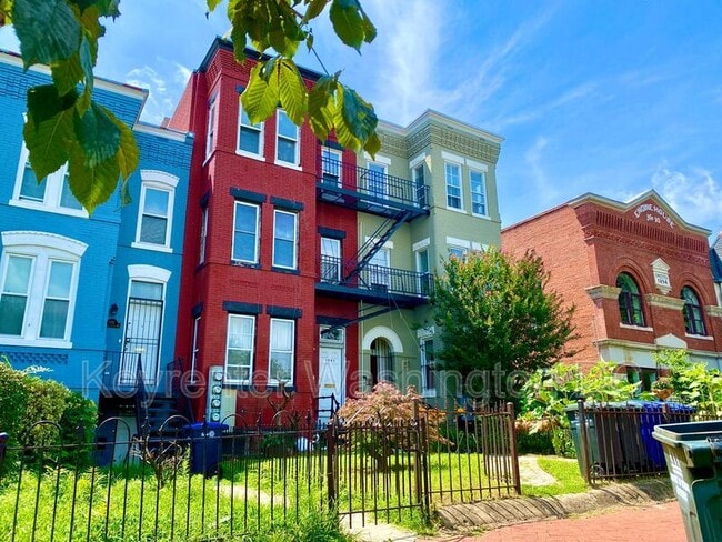 Building Photo - 1349 Maryland Ave NE Unit 2