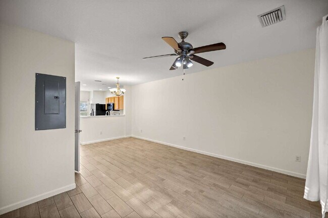 2BR Townhome in Wynchase | Dual Suites + Screened Lanai