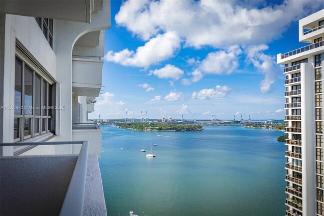 Building Photo - 11 Island Ave Unit 2009