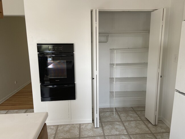 Photo - 8544 Niles Center Rd Unidad W2