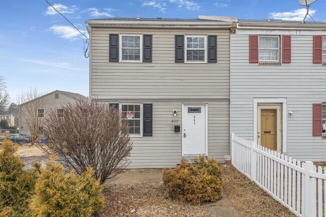 Building Photo - 461 Hale St