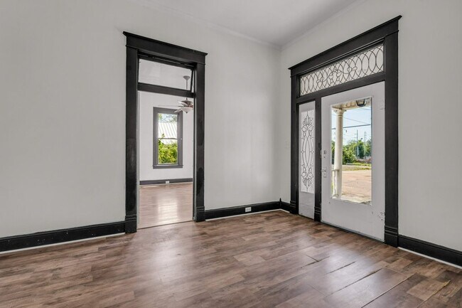 Photo - 1425 College St