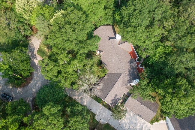 Photo - 27 Shaker Ct W